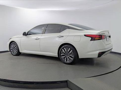 Used 2023 Nissan Altima 2.5 SV FWD image 6
