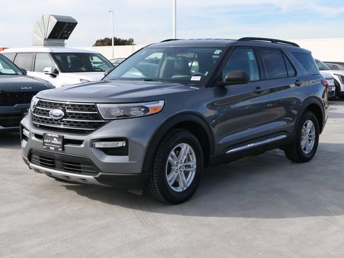 Used 2024 Ford Explorer XLT w/ Equipment Group 202A AWD/4WD image 7
