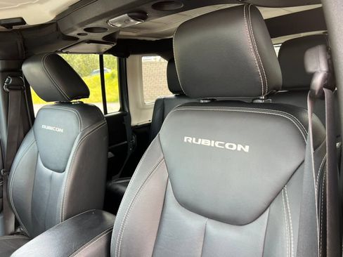 Used 2015 Jeep Wrangler Unlimited Rubicon AWD/4WD image 12