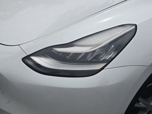 Used 2021 Tesla Model Y Long Range AWD/4WD image 29