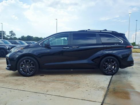 Certified 2023 Toyota Sienna XSE w/ XSE Plus Package FWD image 5