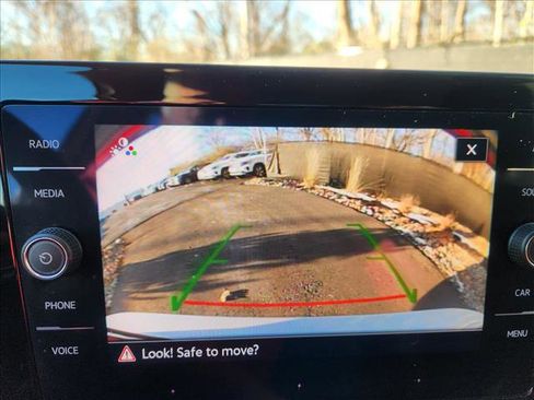 Used 2025 Volkswagen Jetta SE w/ Sunroof Package image 35