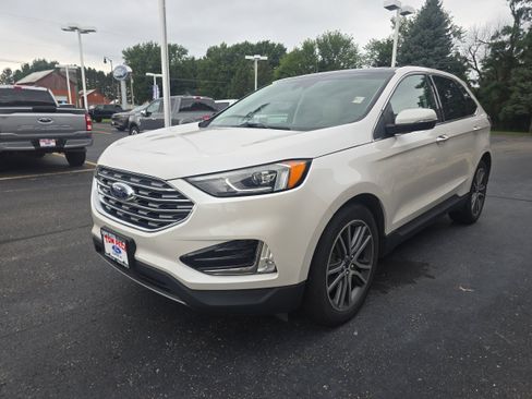 Certified 2019 Ford Edge Titanium w/ Cold Weather Package AWD/4WD image 4