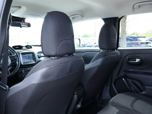 Used 2018 Jeep Renegade Altitude AWD/4WD image 12