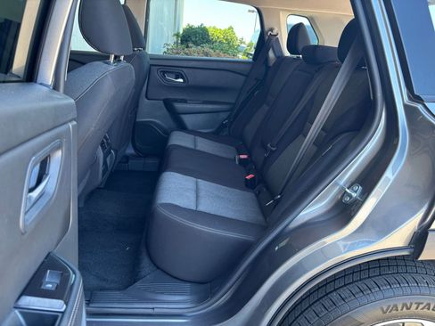 Used 2025 Nissan Rogue SV FWD image 39
