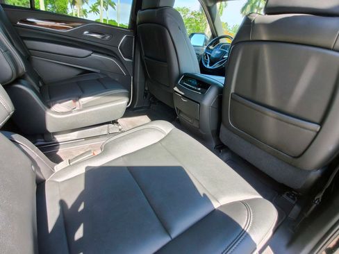 Used 2022 Cadillac Escalade ESV Luxury RWD image 14