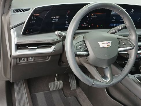 Used 2024 Cadillac XT4 Luxury w/ Cold Weather Package image 18