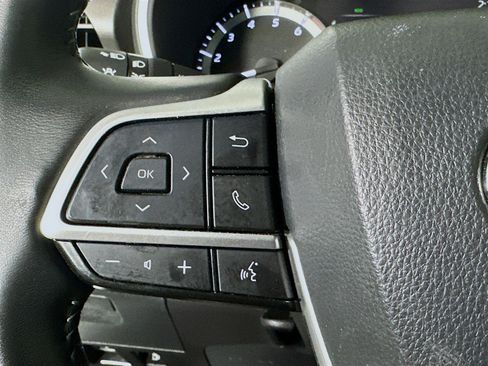 Certified 2024 Toyota Highlander XLE image 16