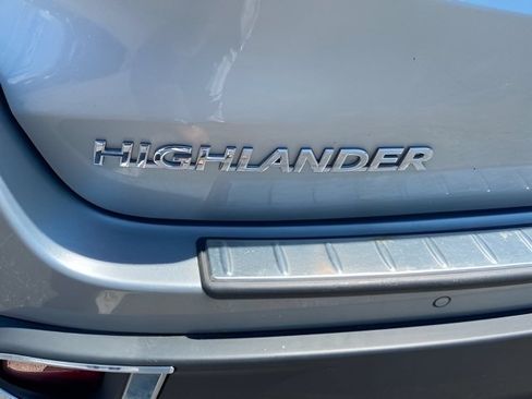 Used 2017 Toyota Highlander Limited Platinum AWD/4WD image 13