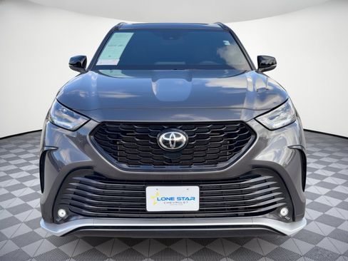 Used 2022 Toyota Highlander XSE FWD image 6