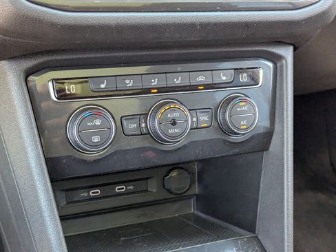 Used 2021 Volkswagen Tiguan SE w/ Panoramic Sunroof Package image 26