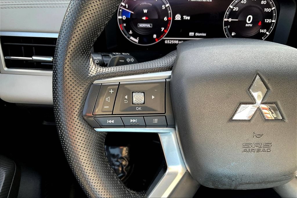 Used 2024 Mitsubishi Outlander SEL AWD/4WD image 11