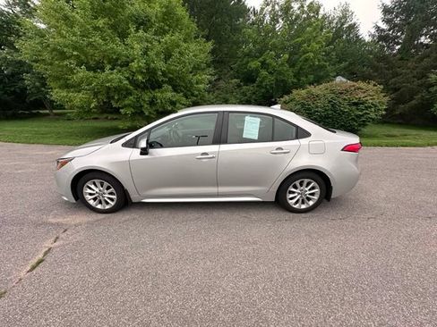 Used 2021 Toyota Corolla LE w/ LE Convenience Package FWD image 6