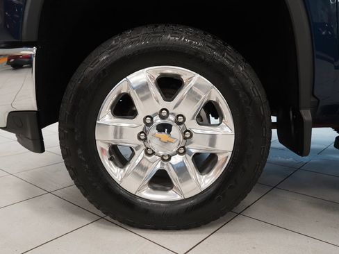 Used 2022 Chevrolet Silverado 2500 LTZ w/ LTZ Convenience Package AWD/4WD image 16