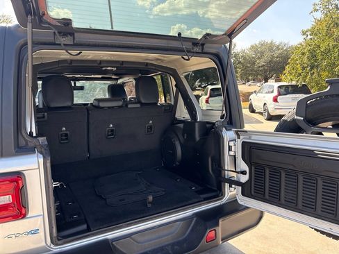 Used 2023 Jeep Wrangler Unlimited Sahara AWD/4WD image 11