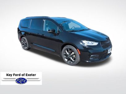 Used 2025 Chrysler Pacifica Limited
