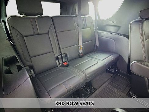 Used 2024 Chevrolet Suburban RST w/ Luxury Package image 11