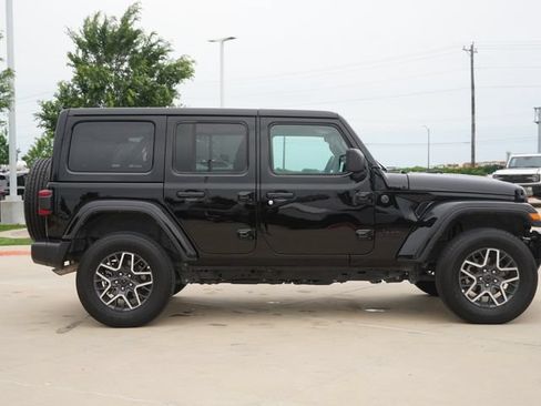 Used 2025 Jeep Wrangler Unlimited Sahara AWD/4WD image 10