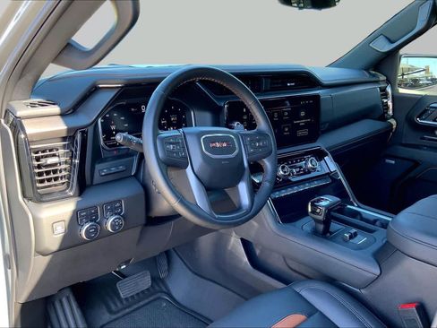Used 2025 GMC Sierra 1500 AT4 w/ AT4 Premium Package AWD/4WD image 17