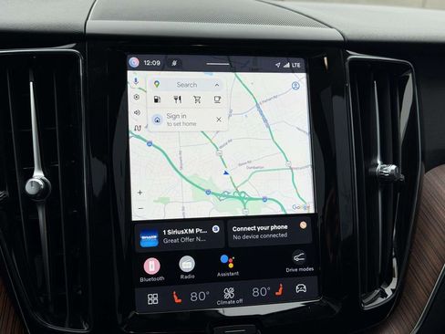 Used 2024 Volvo XC60 B5 Plus image 3