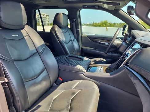 Used 2020 Cadillac Escalade Platinum image 21