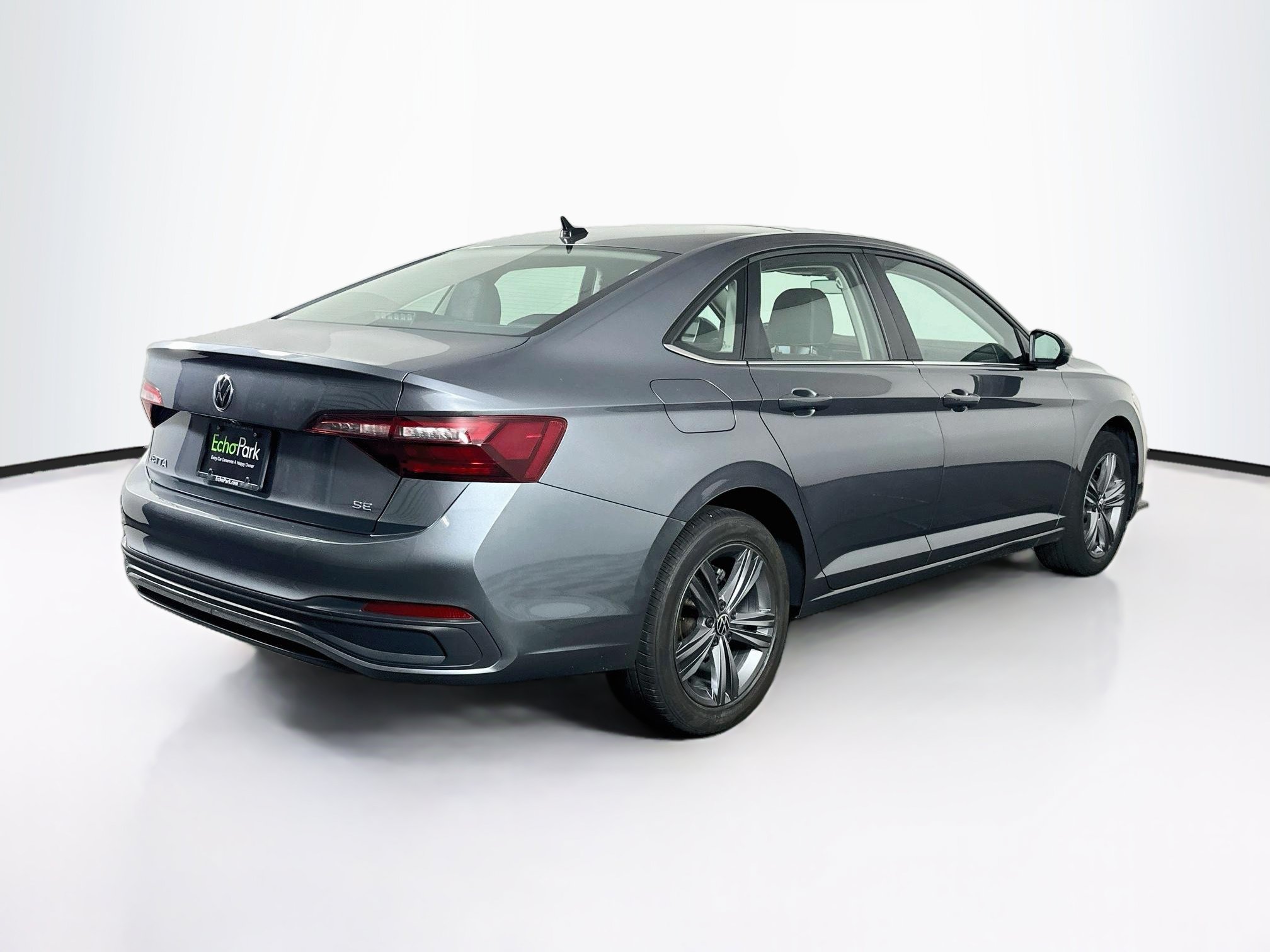 Used 2024 Volkswagen Jetta SE FWD image 9