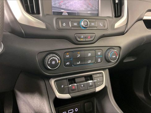Used 2024 GMC Terrain SLE FWD image 12