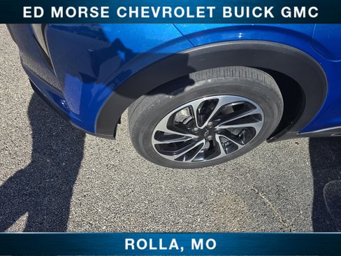 Certified 2022 Chevrolet Bolt EUV Premier w/ Sun & Sound Package FWD image 9