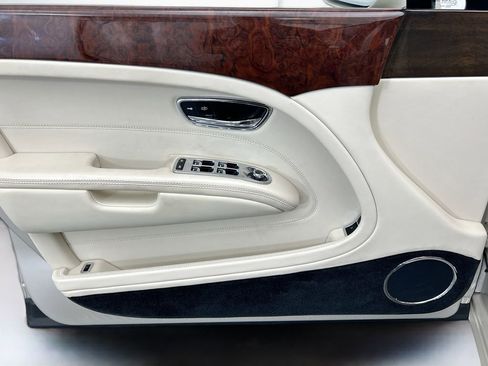 Used 2016 Bentley Mulsanne image 24