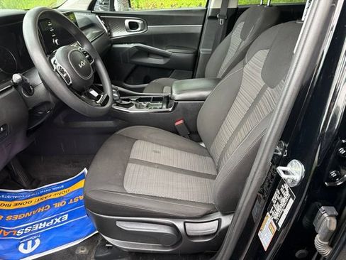 Used 2022 Kia Sorento LX AWD/4WD image 13
