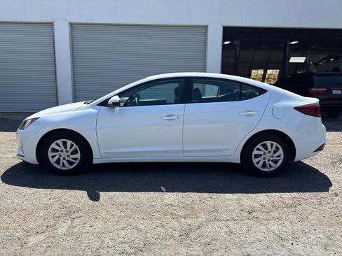 Used 2020 Hyundai Elantra SE w/ Cargo Package (C1) FWD image 2