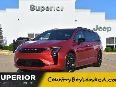 New 2027 Chrysler Pacifica Limited w/ Family Tech Group