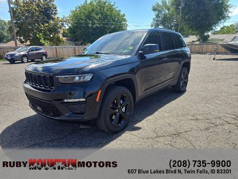 Used 2023 Jeep Grand Cherokee Limited w/ Luxury Tech Group II AWD/4WD image 3