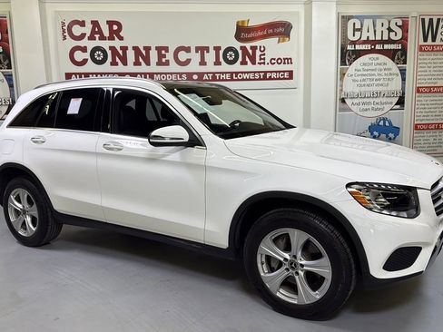 Used 2018 Mercedes-Benz GLC 300 4MATIC w/ Premium Package image 4