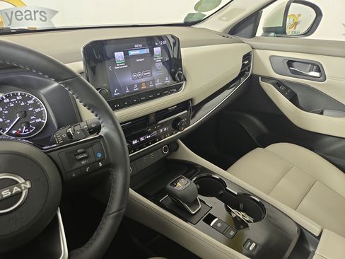 Used 2023 Nissan Rogue SL w/ SL Premium Package image 25