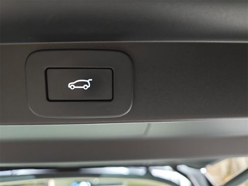 Used 2024 Land Rover Range Rover SE image 16