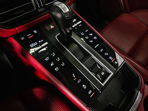 Used 2022 Porsche Macan GTS AWD/4WD image 40