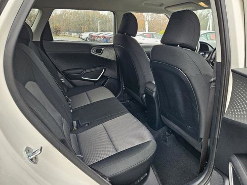 Used 2022 Kia Soul LX image 12