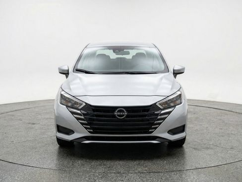 Used 2025 Nissan Versa SV image 2