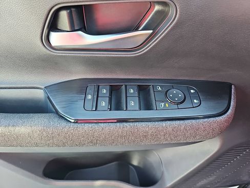 Used 2025 Nissan Kicks SV FWD image 26