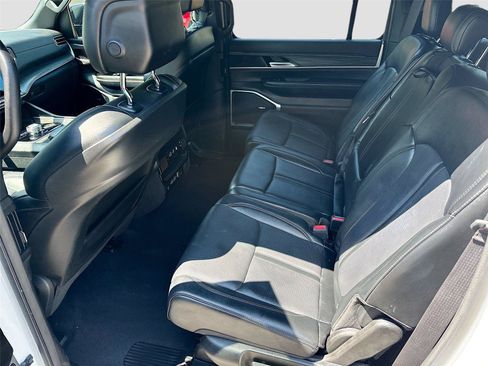 Used 2024 Jeep Wagoneer L Series II RWD image 25