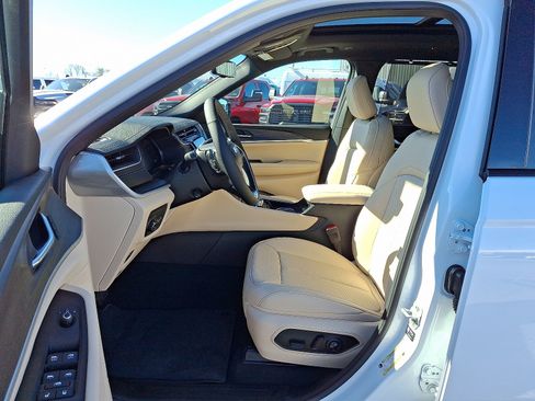 New 2025 Jeep Grand Cherokee L Limited image 8