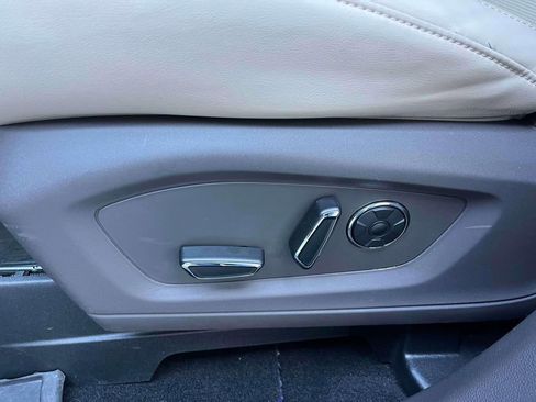 Used 2020 Ford Explorer Platinum w/ Premium Technology Package image 30