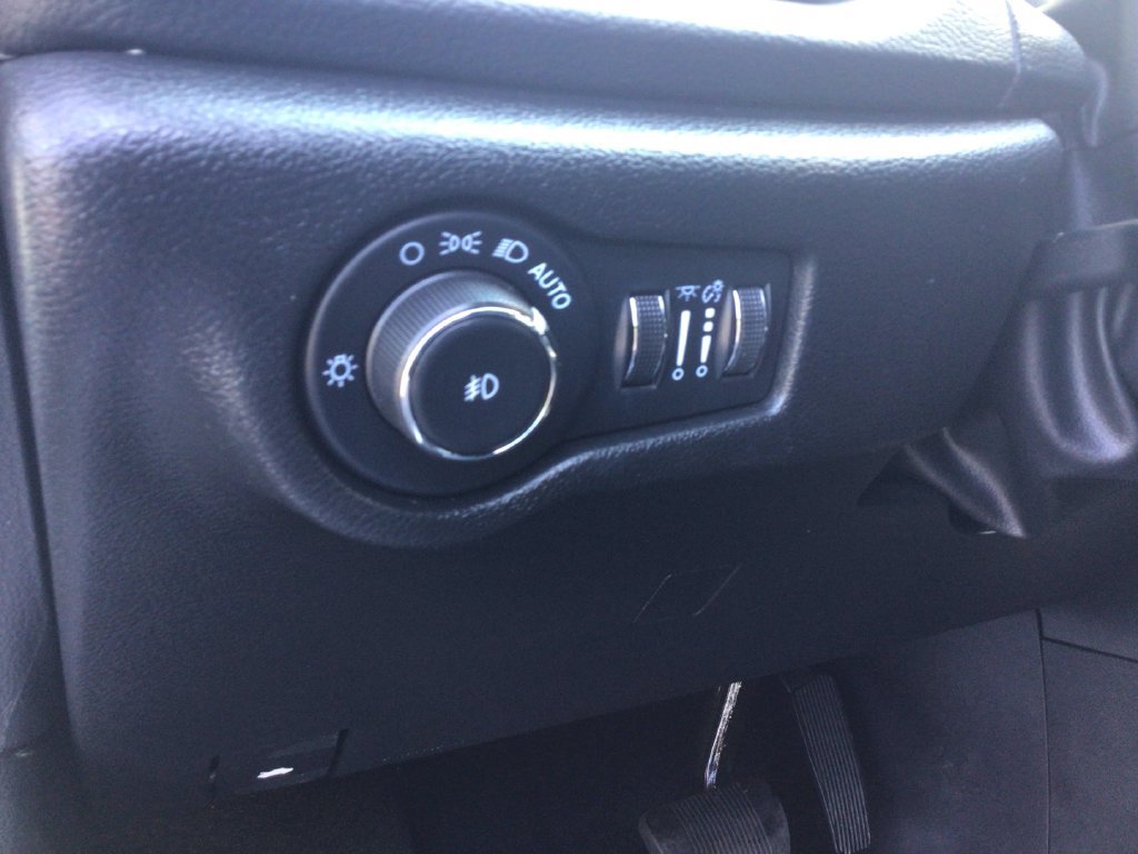 Used 2026 Chrysler Pacifica Limited w/ S Appearance Package FWD image 18