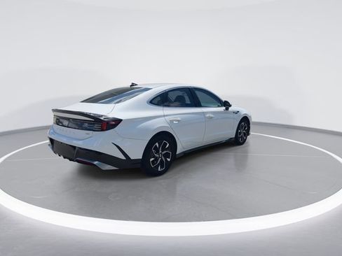 Certified 2025 Hyundai Sonata SEL AWD/4WD image 8