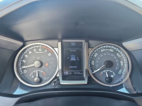 Used 2020 Toyota Tacoma SR5 RWD image 18