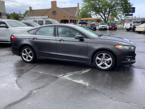 Used 2016 Ford Fusion SE FWD image 7