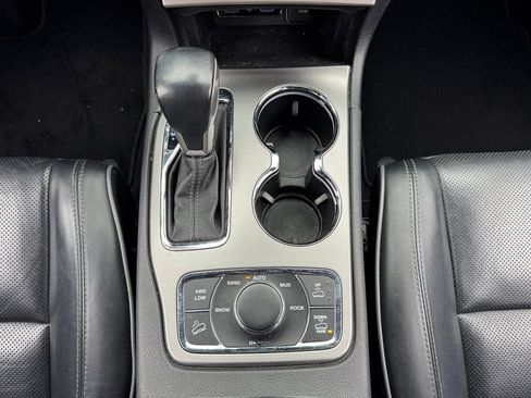 Used 2020 Jeep Grand Cherokee Overland image 18