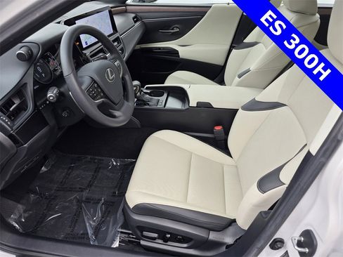 Used 2025 Lexus ES 300h w/ Premium Package image 9