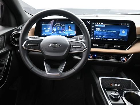 Used 2025 Chevrolet Equinox ACTIV w/ Safety and Technology Package FWD image 31